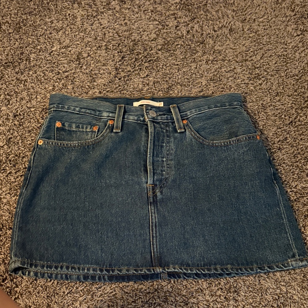 Levi’s Denim Mini Skirt in Dark Blue